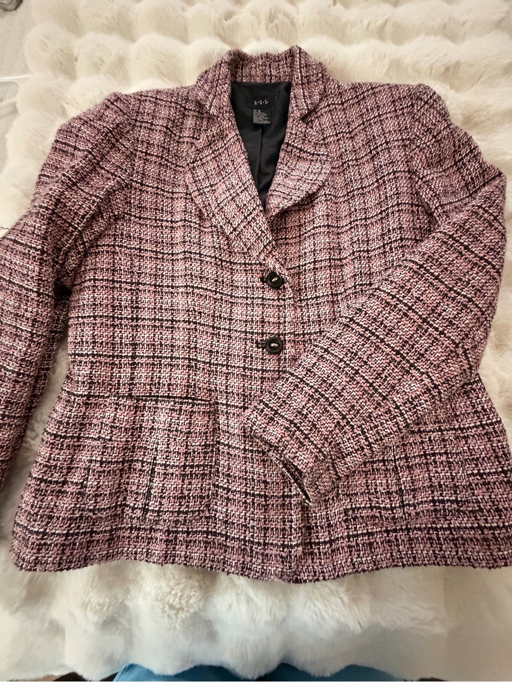 Feminine Pink Tweed Blazer with Textured Plaid Weave